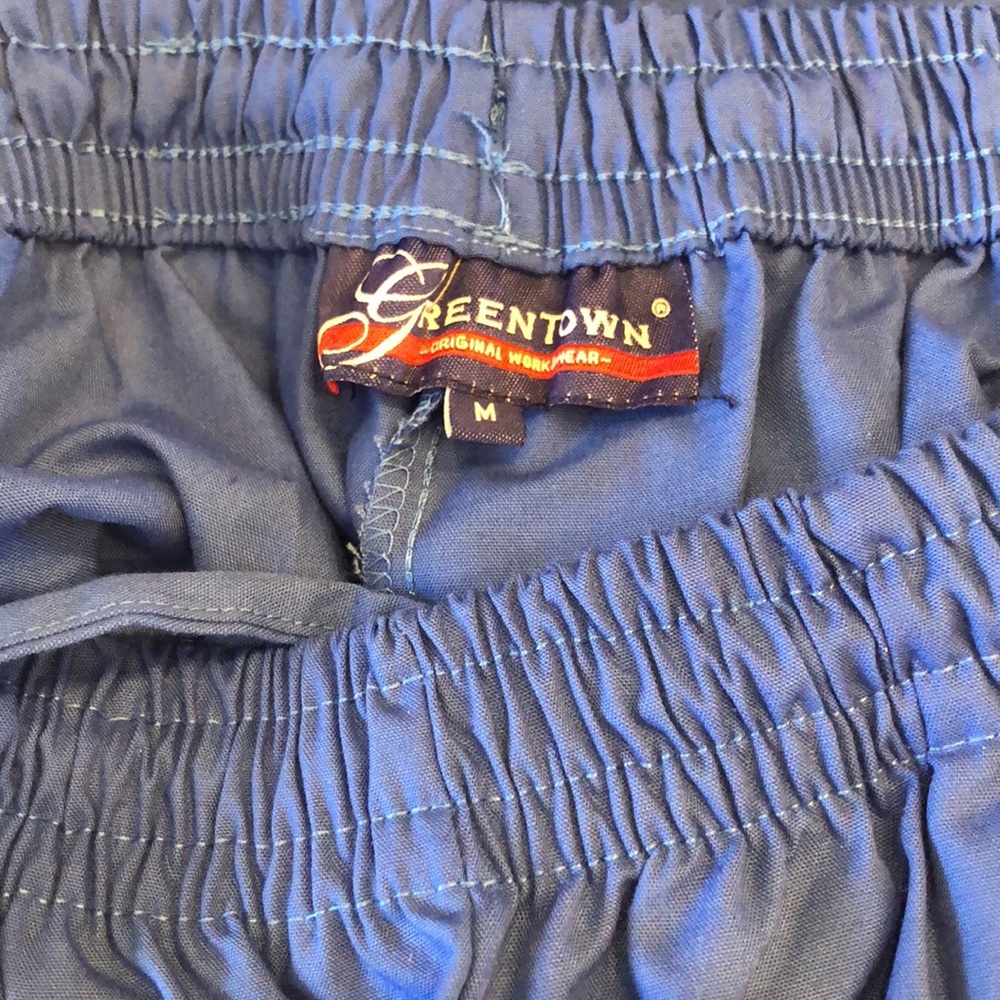 Scrub set, pants are cargo with elastic waist , brand new - Picture 5 of 5